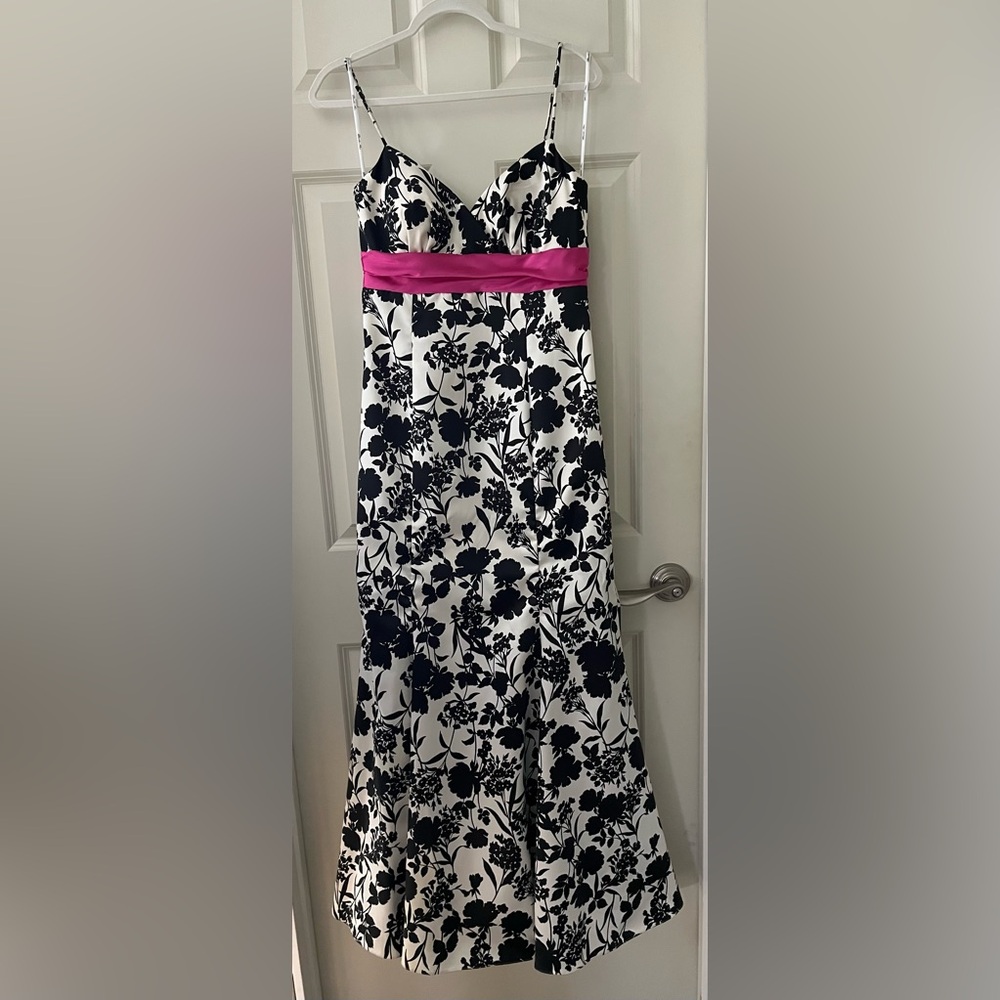 Prom dress Blondie Nites Juniors size 9 Black & white floral dress w/pink sash